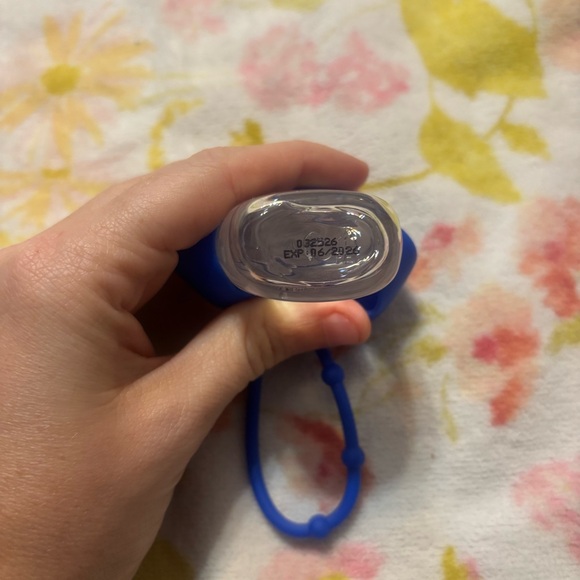 Sanitizer Bundle: Nine (9) sanitizing wipes and One (1) liquid - Picture 8 of 9